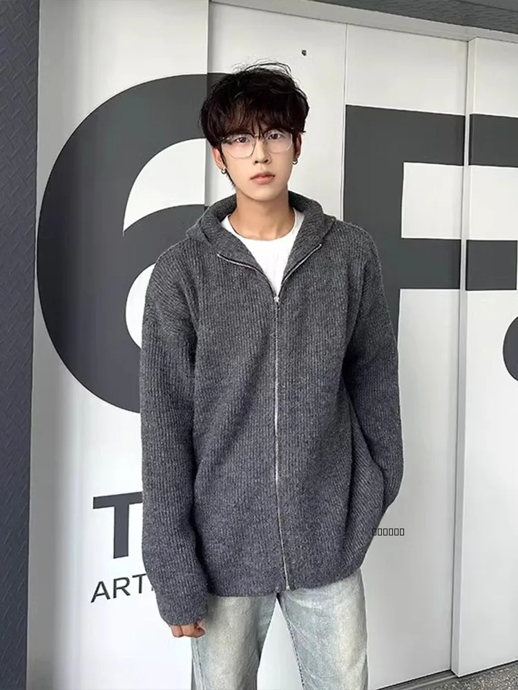 Мужской вязаный кардиган Deep ey: осенне-зимний, в американском ретро-стиле, свободный крой, на молнии, повседневный, с капюшоном
Мужской вязаный кардиган Deep ey: осенне-зимний, в американском ретро-стиле, свободный крой, на молнии, повседневный, с капюшоном