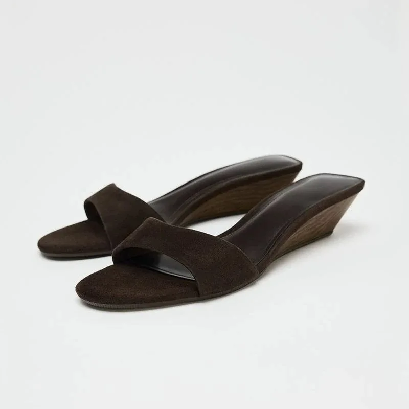 Real Leather Women Fashion Slippers Simple Design Sandals Wooden Wedge Slippers Female Summer High Heels Slippers
Real Leather Women Fashion Slippers Simple Design Sandals Wooden Wedge Slippers Female Summer High Heels Slippers