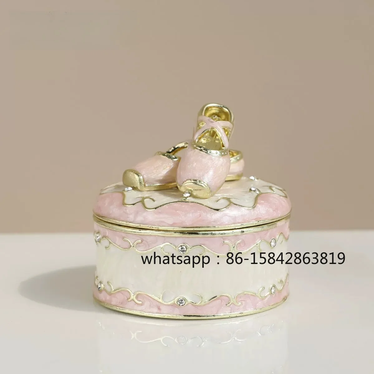 Ballet Shoes, Round Alloy Ring Necklace Jewelry Box, Ring Jewelry Box
Ballet Shoes, Round Alloy Ring Necklace Jewelry Box, Ring Jewelry Box
