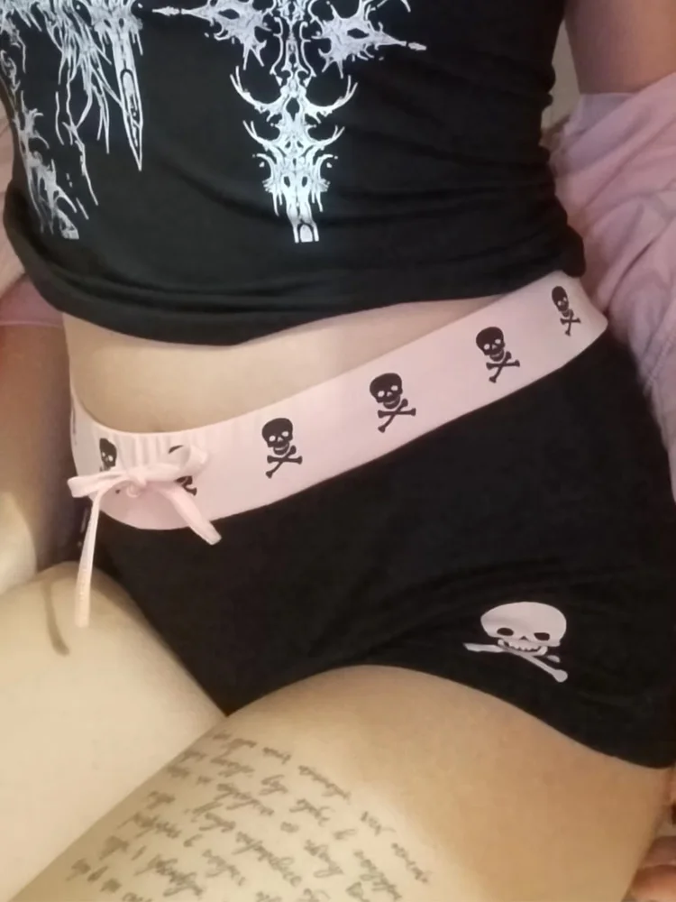 Summer Women Y2K Gothic Grunge Streetwear Pink Skull Print Contrast Waistband Low Rise Drawstring Elastic Slim Mini Booty Shorts
Summer Women Y2K Gothic Grunge Streetwear Pink Skull Print Contrast Waistband Low Rise Drawstring Elastic Slim Mini Booty Shorts