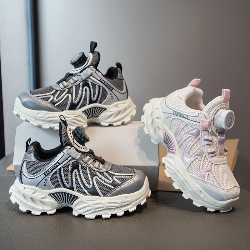 Новинка 2023 года, повседневные кроссовки для мальчиков и девочек, дизайн на пуговицах, детская вращающаяся сетка Torre на осень и весну
Новинка 2023 года, повседневные кроссовки для мальчиков и девочек, дизайн на пуговицах, детская вращающаяся сетка Torre на осень и весну