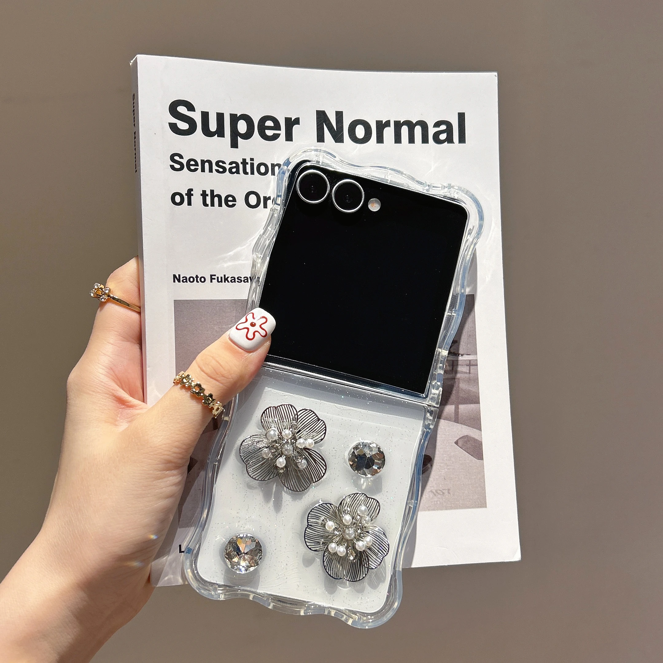 Back Cover For Samsung Galaxy Z Flip 7 6 5 4 3 Case 3D Diamond Pearl Flower Bracelet Wristband Chain Shockproof Phone Case
Back Cover For Samsung Galaxy Z Flip 7 6 5 4 3 Case 3D Diamond Pearl Flower Bracelet Wristband Chain Shockproof Phone Case