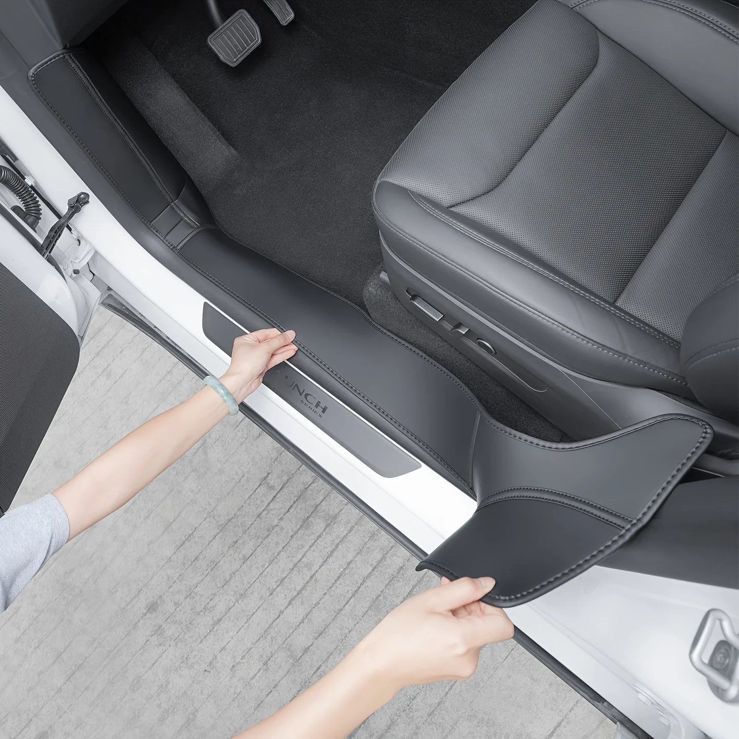 For Tesla Model Y Facelift Version, Special Full Car Threshold Protection Pads (Front and Rear Rows), Wear-Resistant and Scratch-Resistant Accessories, Original Car Fit Design
For Tesla Model Y Facelift Version, Special Full Car Threshold Protection Pads (Front and Rear Rows), Wear-Resistant and Scratch-Resistant Accessories, Original Car Fit Design