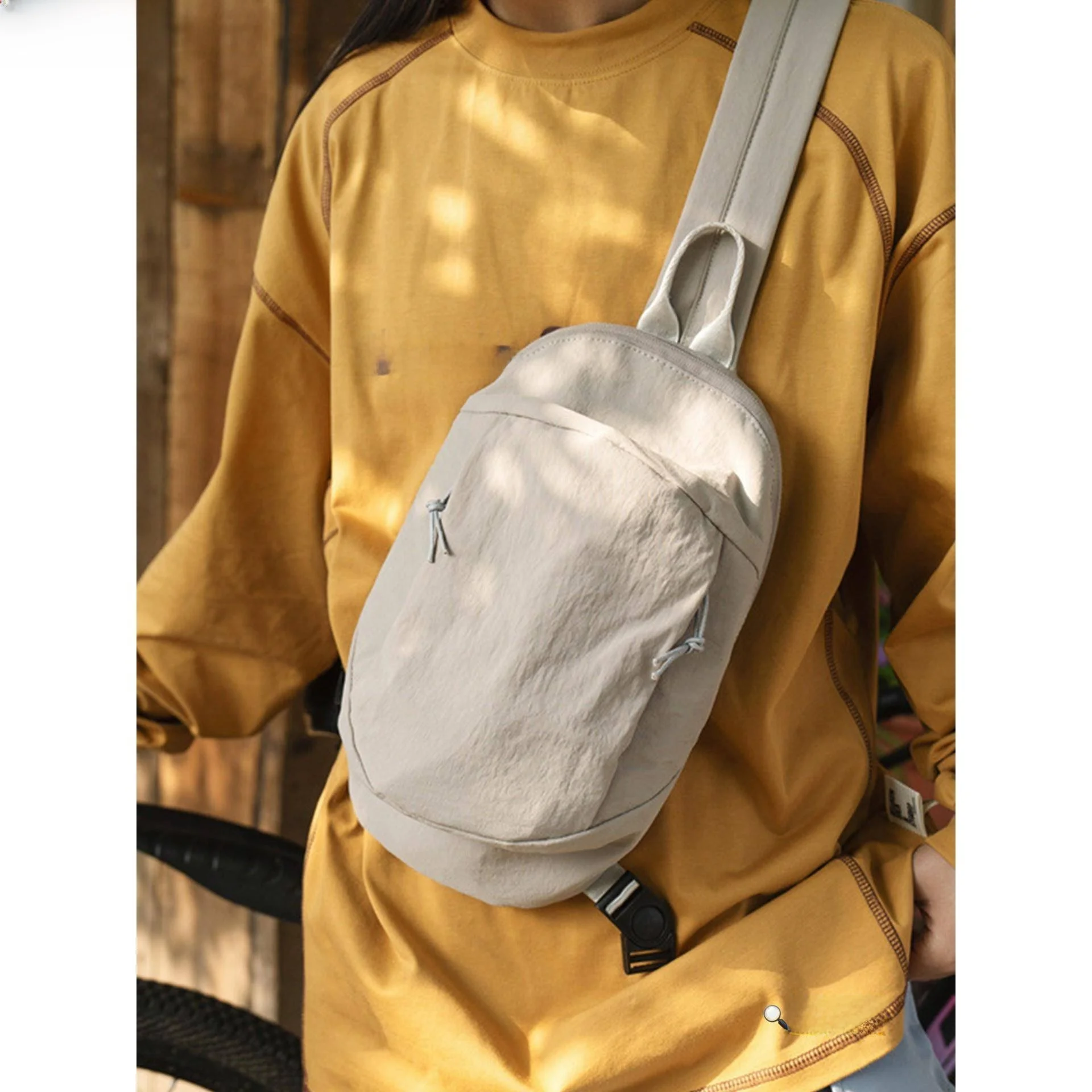 2025 New Fashion Street Crossbody Bag Unisex Student Nylon Chest Bag Outdoor Mobile Phone Bag Simple Casual Vertical Square
2025 New Fashion Street Crossbody Bag Unisex Student Nylon Chest Bag Outdoor Mobile Phone Bag Simple Casual Vertical Square