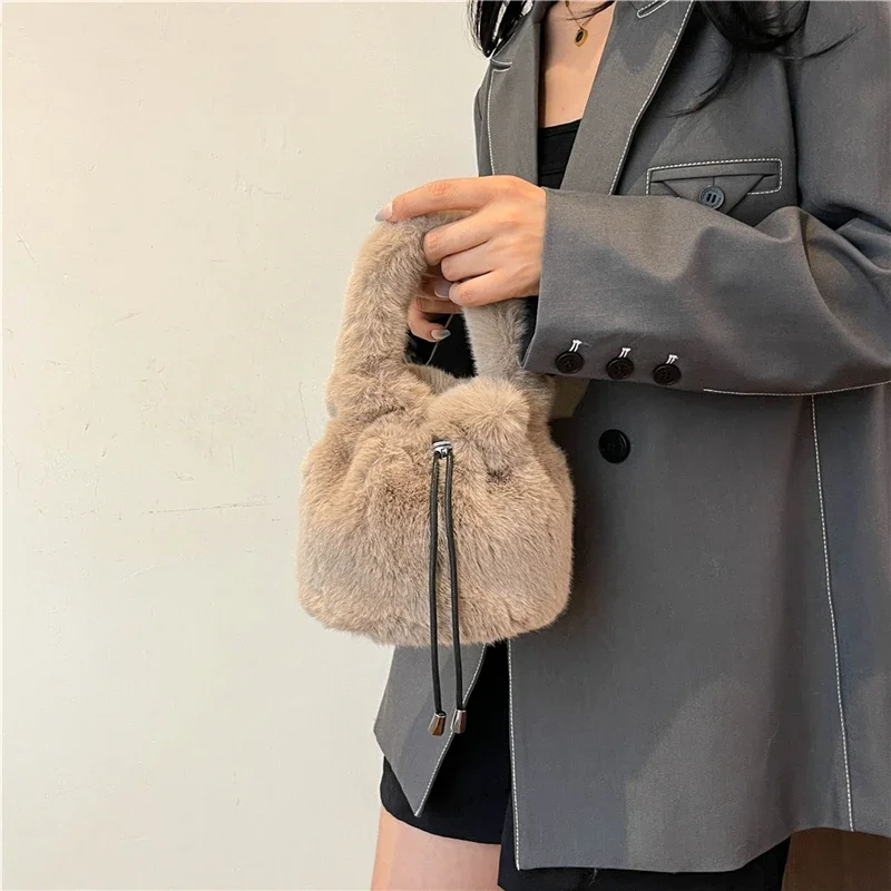 Fashion Crossbody For Autumn Winter Plush Purses And Handbags Luxury Handbag Female Women's Faux Plush Warm Hand Bags WT889
Fashion Crossbody For Autumn Winter Plush Purses And Handbags Luxury Handbag Female Women's Faux Plush Warm Hand Bags WT889