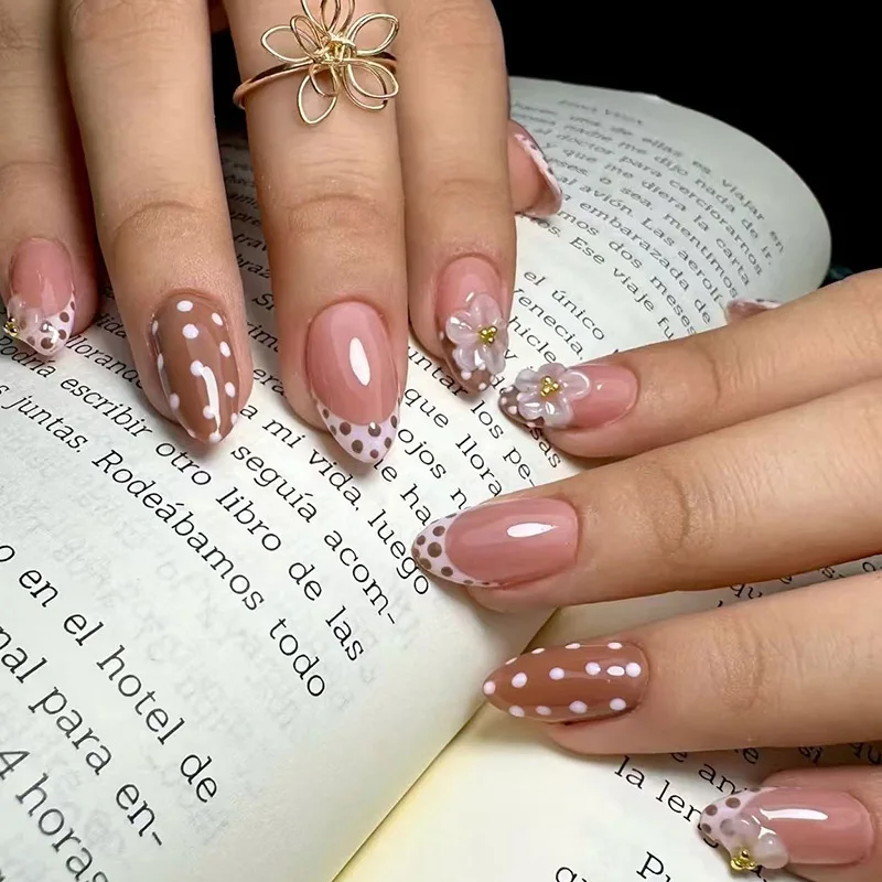 24Pcs Short Round Head Nails Set Press on Wearable Almond Fake Nail Tips with Flower Design Polka Dot French Full False Nails
24Pcs Short Round Head Nails Set Press on Wearable Almond Fake Nail Tips with Flower Design Polka Dot French Full False Nails