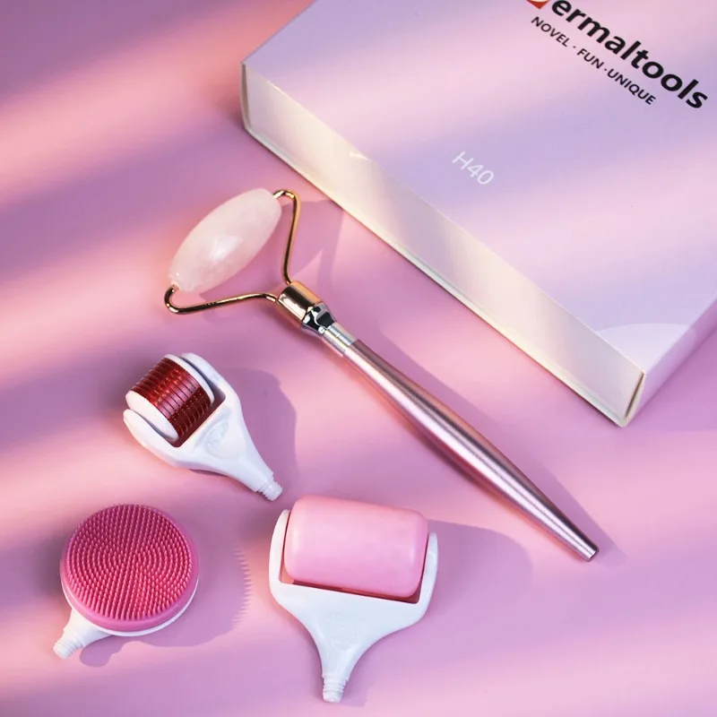 Новый косметический набор: комбинированный набор щеток для очищения лица с нефритовым ледяным роликом и сменной головкой «сделай сам»
Новый косметический набор: комбинированный набор щеток для очищения лица с нефритовым ледяным роликом и сменной головкой «сделай сам»