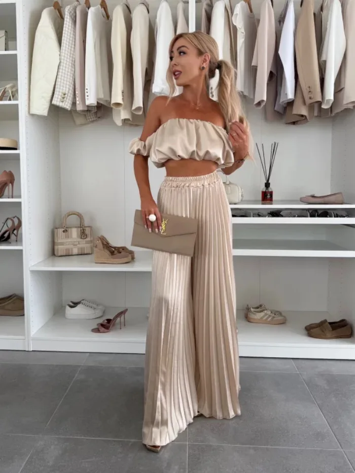 Summer Fashion Solid Color Two Piece Set Women Sexy Off Shoulder Short Sleeve Top Pleated Wide Leg Pants Elegant Two Piece Set
Summer Fashion Solid Color Two Piece Set Women Sexy Off Shoulder Short Sleeve Top Pleated Wide Leg Pants Elegant Two Piece Set
