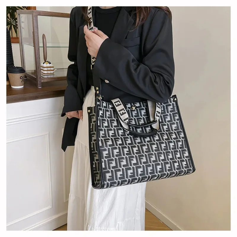 2025 New Women's Vintage Letter Print Large Capacity Convertible Crossbody Tote - Commuting Work Bag
2025 New Women's Vintage Letter Print Large Capacity Convertible Crossbody Tote - Commuting Work Bag