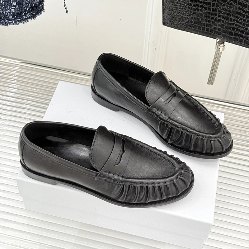 French Style Ladies Genuine Leather Mules Folded Design Flat Bottom Loafers Casual Slip-On Shoes in Large Sizes
French Style Ladies Genuine Leather Mules Folded Design Flat Bottom Loafers Casual Slip-On Shoes in Large Sizes
