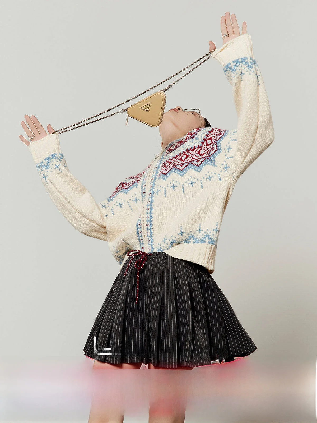 Женская бежевая вязаная кофта свободного кроя с капюшоном, универсальная, зимняя, новинка, модная, в стиле ретро, с длинными рукавами
Женская бежевая вязаная кофта свободного кроя с капюшоном, универсальная, зимняя, новинка, модная, в стиле ретро, с длинными рукавами