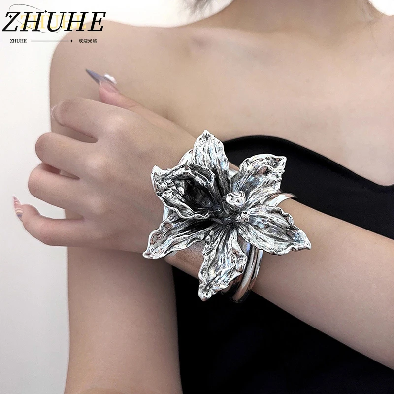 Gorgeous Iris Flower Jewelry Accessory for Women, Fashionable Bracelet, Exquisite Floral Design, Popular Female Jewelry
Gorgeous Iris Flower Jewelry Accessory for Women, Fashionable Bracelet, Exquisite Floral Design, Popular Female Jewelry