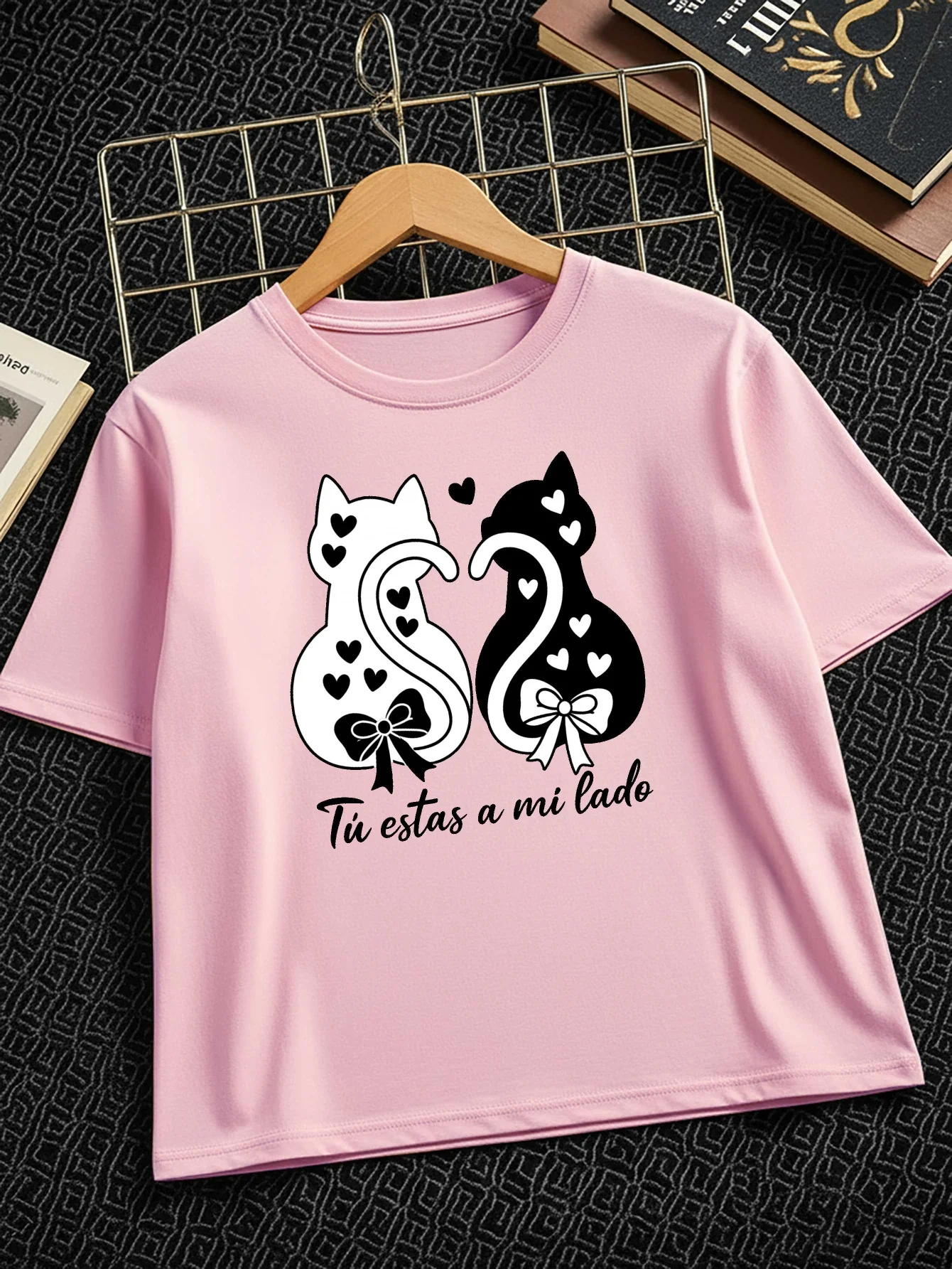 Children's Creative T-shirt with Cat and Heart Silhouette Design Casual Short Sleeved Suitable for Parent-child Wear
Children's Creative T-shirt with Cat and Heart Silhouette Design Casual Short Sleeved Suitable for Parent-child Wear