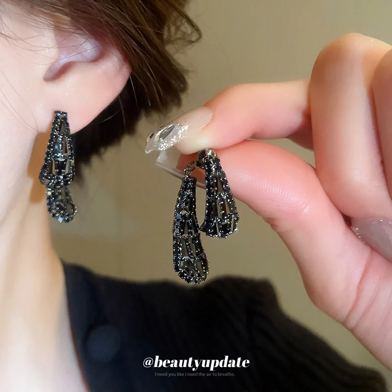 Silver Needle Cross-border Zircon Water Drop Earrings for Women Niche Earrings Fashionable Earrings Light Luxury High-end
Silver Needle Cross-border Zircon Water Drop Earrings for Women Niche Earrings Fashionable Earrings Light Luxury High-end