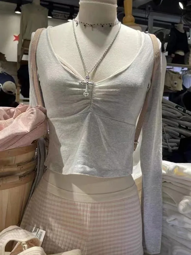 Sweet Gray Folds V-neck Slim Long Sleeve Tees Women Spring New Cotton Soft Simple Basic Crop Tops Vintage Cute Chic T-shirts Y2K
Sweet Gray Folds V-neck Slim Long Sleeve Tees Women Spring New Cotton Soft Simple Basic Crop Tops Vintage Cute Chic T-shirts Y2K
