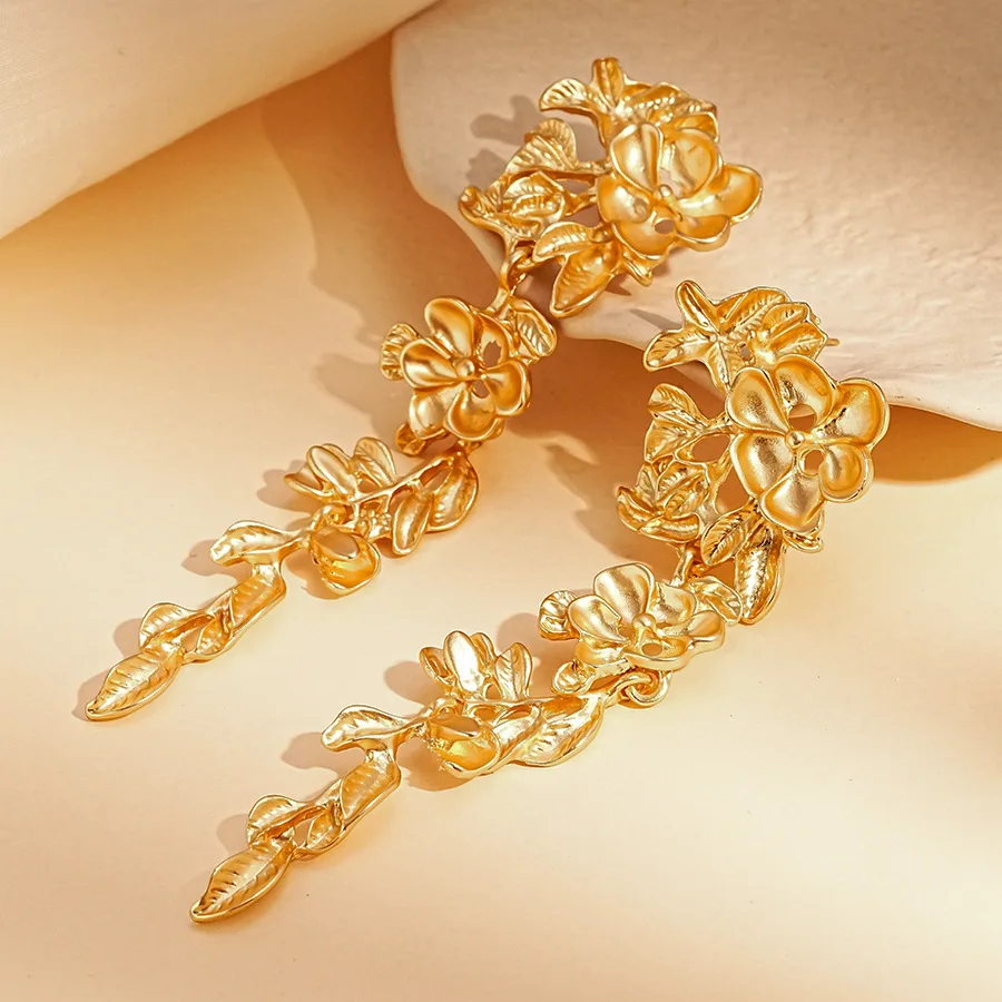 Golden Flower Leaf Long Tassel Earrings for Women Girls Inlaid Pearl Earrings Intage Personality Wedding Party Ear Jewelry
Golden Flower Leaf Long Tassel Earrings for Women Girls Inlaid Pearl Earrings Intage Personality Wedding Party Ear Jewelry