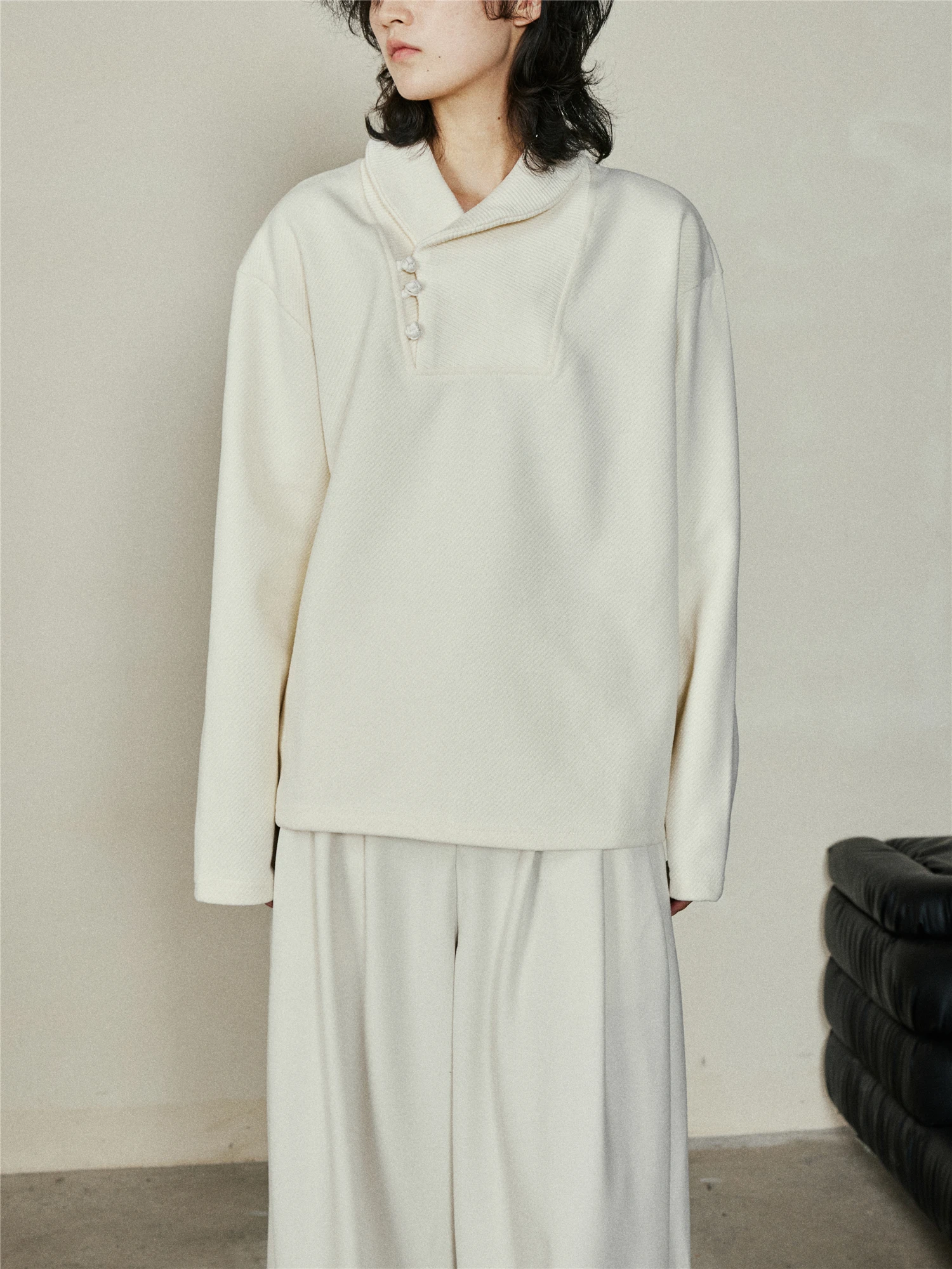 Sunyvonne Chinese Style Sweater with Button Design Casual Loose Collar Thickened Long Sleeve V-neck Winter Women's Top
Sunyvonne Chinese Style Sweater with Button Design Casual Loose Collar Thickened Long Sleeve V-neck Winter Women's Top