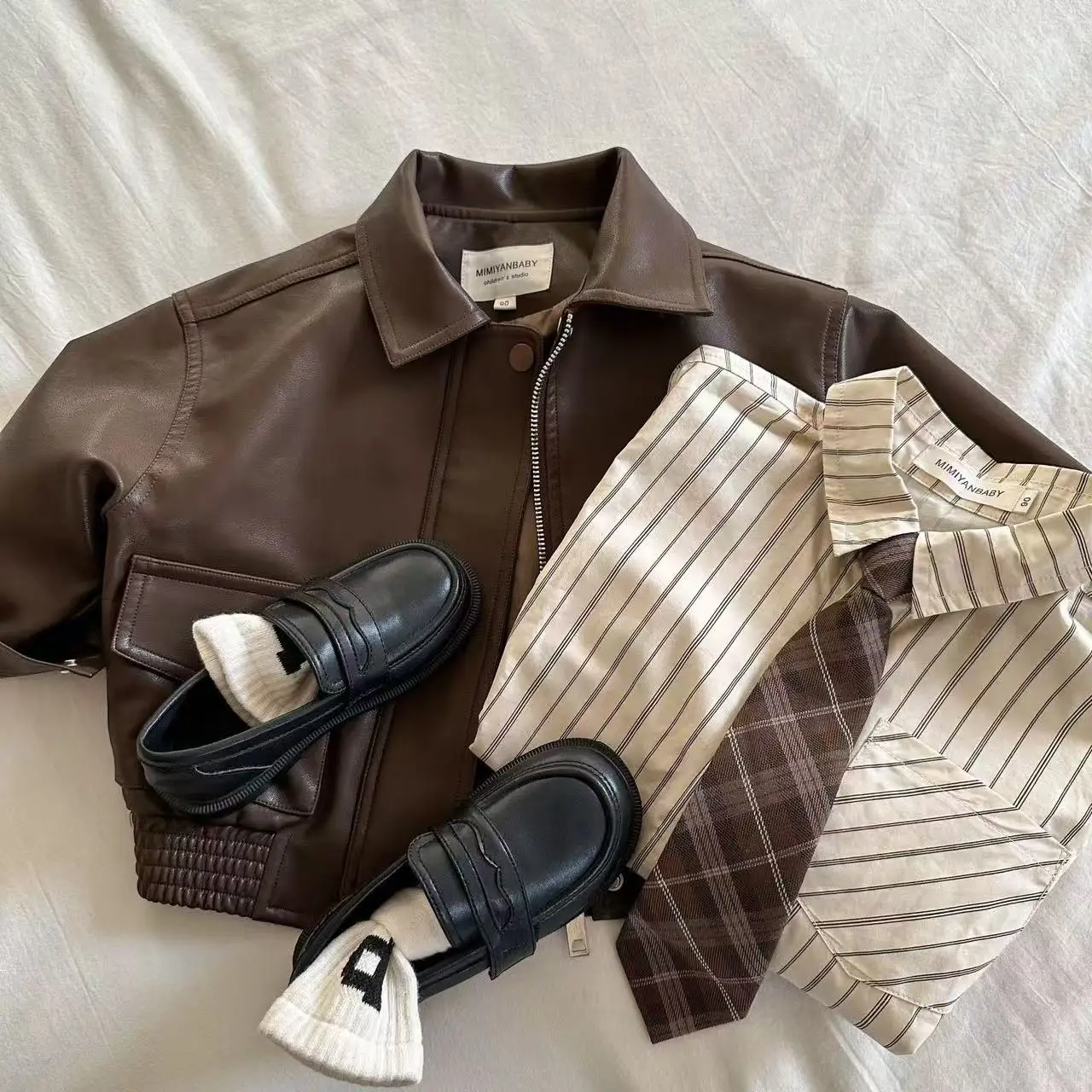 Children's Autumn and Winter Jackets New Styles for Boys and Girls Solid Color Lapel Leather Jackets Baby Short Jackets Trendy
Children's Autumn and Winter Jackets New Styles for Boys and Girls Solid Color Lapel Leather Jackets Baby Short Jackets Trendy