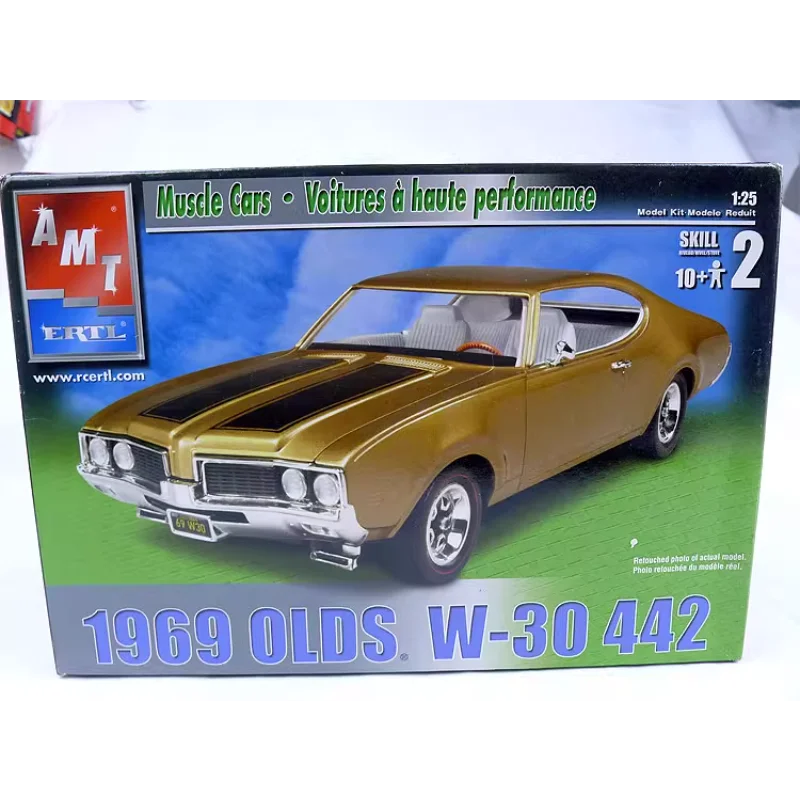 AMT 1:25 Scale 69 Olds W-30 442 Classic American Plastic Car Model Collectible Toy Gift Souvenir Display Ornament
AMT 1:25 Scale 69 Olds W-30 442 Classic American Plastic Car Model Collectible Toy Gift Souvenir Display Ornament