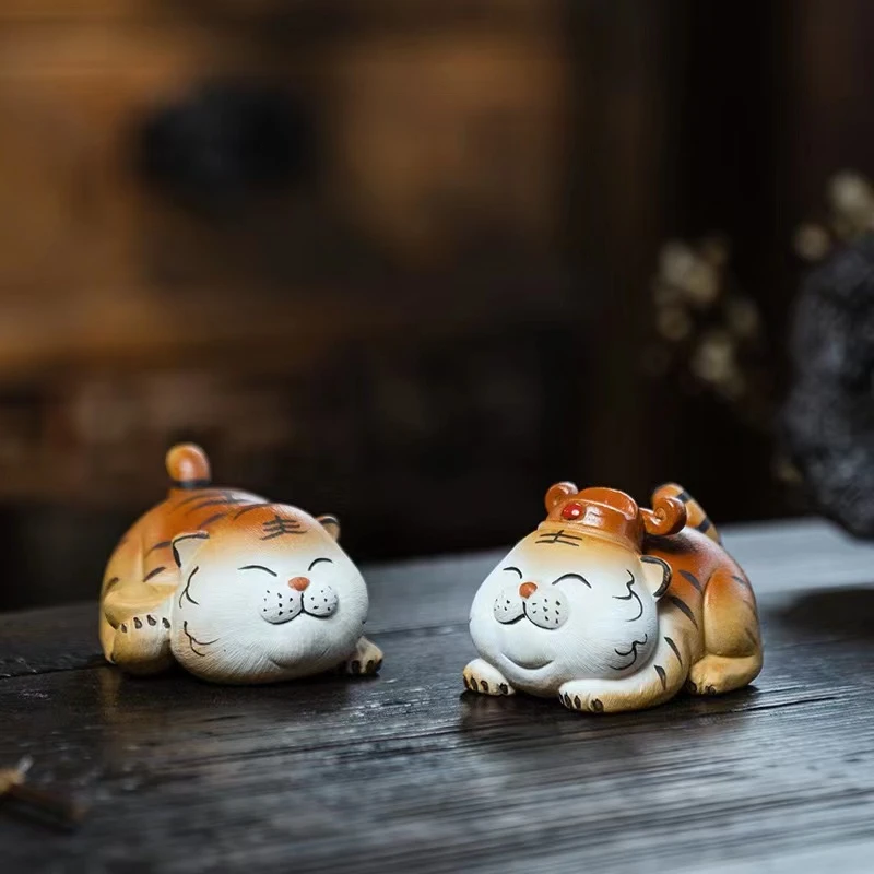 Премиальный тигр-фигурка из фиолетовой глины для чайной церемонии, креативное украшение для чайного столика, привлекающее богатство, мультяшный дизайн, ручная работа
Премиальный тигр-фигурка из фиолетовой глины для чайной церемонии, креативное украшение для чайного столика, привлекающее богатство, мультяшный дизайн, ручная работа