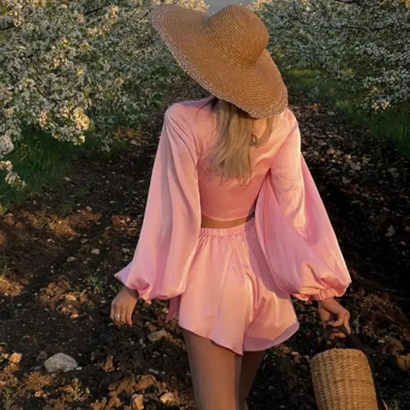 Women's Shorts Suits Fashion Sexy Lace-up V Neck Cropped Long Sleeve Blouses Two Piece Sets Femme Commute Elegant Clothes YXQ20
Women's Shorts Suits Fashion Sexy Lace-up V Neck Cropped Long Sleeve Blouses Two Piece Sets Femme Commute Elegant Clothes YXQ20