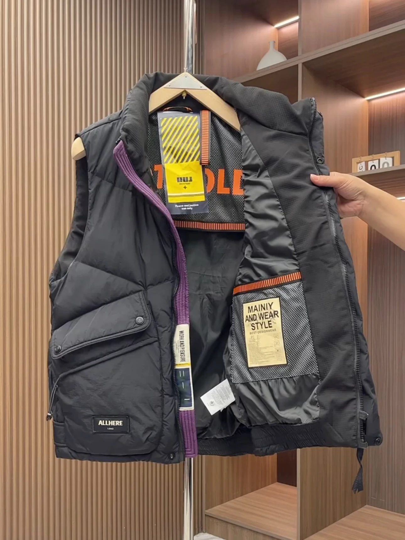 Утепленный хлопковый мужской модный жилет с воротником-стойкой для работы, осенне-зимняя верхняя одежда, защита от холода, универсальный, с наплечными подушками
Утепленный хлопковый мужской модный жилет с воротником-стойкой для работы, осенне-зимняя верхняя одежда, защита от холода, универсальный, с наплечными подушками