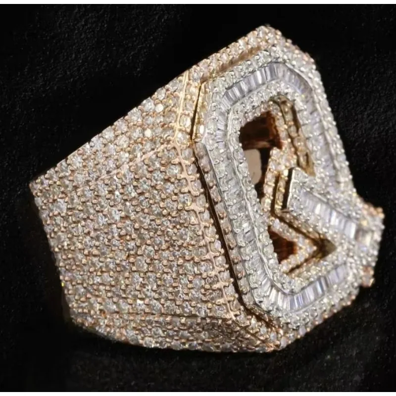 HipHop Mens Ring Custom Initial Letter Rapper 925 Silver Iced Out VVS Baguette Moissanite Ring
HipHop Mens Ring Custom Initial Letter Rapper 925 Silver Iced Out VVS Baguette Moissanite Ring