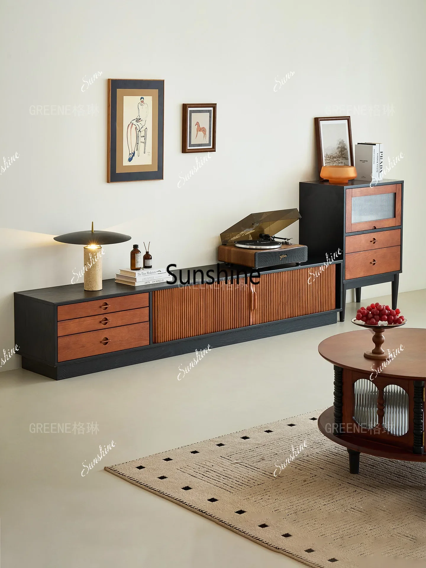 French retro floor-to-ceiling low cabinet small apartment living room solid wood TV cabinet
French retro floor-to-ceiling low cabinet small apartment living room solid wood TV cabinet