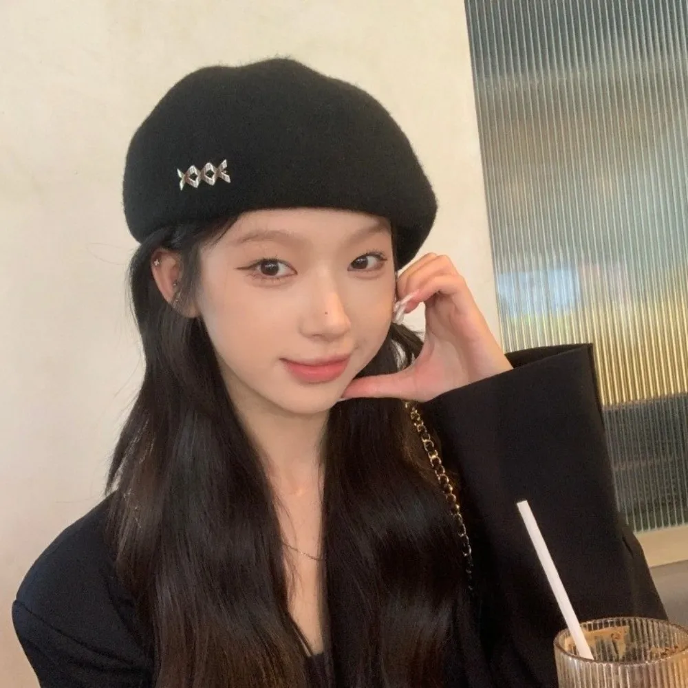 Elegant Knitted Woolen Berets Solid Color Korean Style Artist Cap All-match Metal Label Newsboy Hat Streetwear 
Elegant Knitted Woolen Berets Solid Color Korean Style Artist Cap All-match Metal Label Newsboy Hat Streetwear