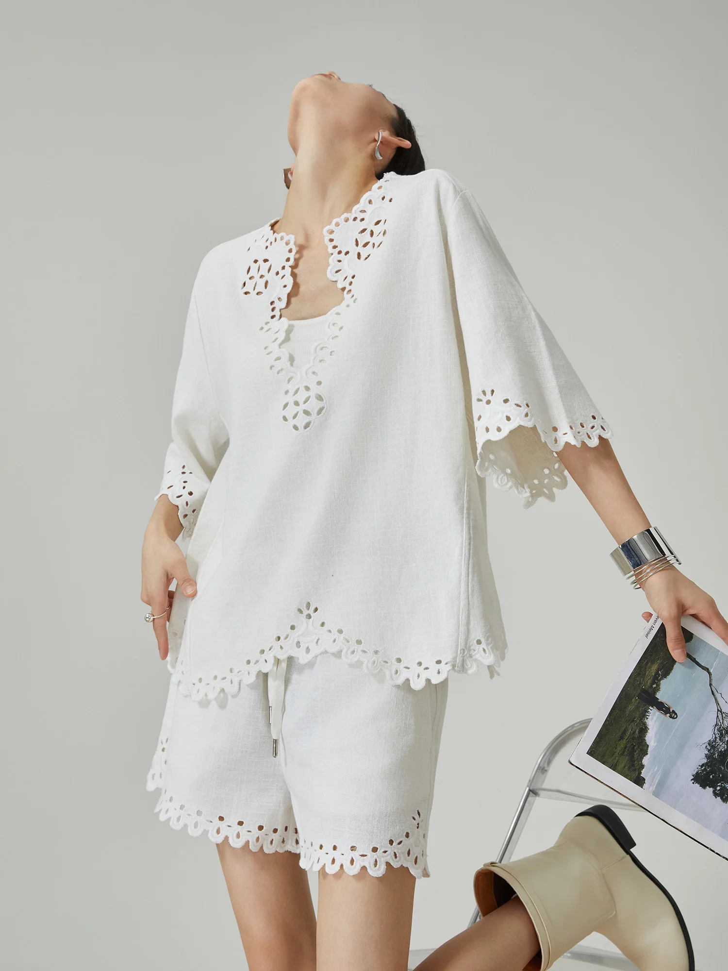 Women's Summer Casual Loose V-neck Two-piece Set Hollow out Splicing Lace Short Pants Fashionable Breathable Polyester Fiber
Women's Summer Casual Loose V-neck Two-piece Set Hollow out Splicing Lace Short Pants Fashionable Breathable Polyester Fiber
