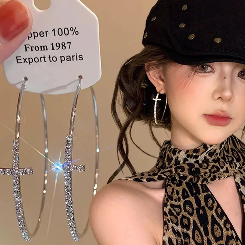 Fashion Simple Hoop Earrings For Woman Cross Shiny Crystal Gold Silver Metal Y2K Punk Jewelry Daily Party Wear Round Earrings
Fashion Simple Hoop Earrings For Woman Cross Shiny Crystal Gold Silver Metal Y2K Punk Jewelry Daily Party Wear Round Earrings