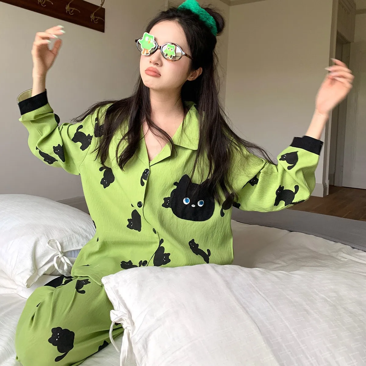 Spring and Autumn New Cloud Cotton Long Sleeve Cute Cartoon Pajamas Girls Student Long Sleeve Thin Comfortable Homewear Set
Spring and Autumn New Cloud Cotton Long Sleeve Cute Cartoon Pajamas Girls Student Long Sleeve Thin Comfortable Homewear Set