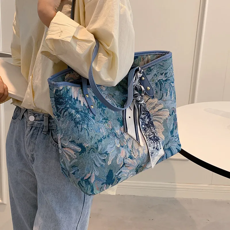 Korean Style Commuter Large Capacity Shoulder Bag 2026 Spring New Fashionable Retro Women's Handbag Flower Printed Tote Bag
Korean Style Commuter Large Capacity Shoulder Bag 2026 Spring New Fashionable Retro Women's Handbag Flower Printed Tote Bag