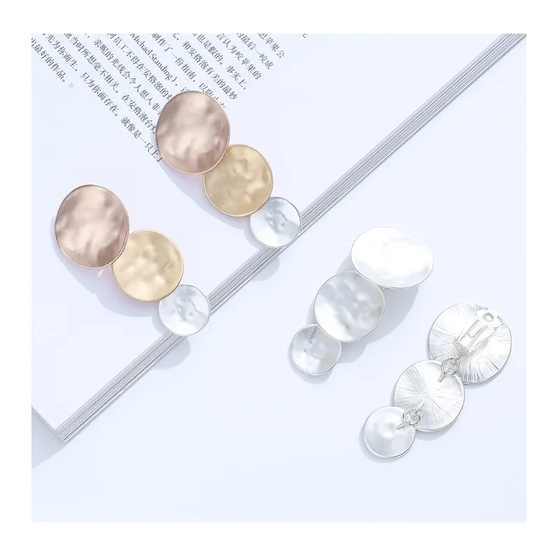 Hot-selling Three-layer Delicate Earrings with Pendant, Fashionable Atmosphere and Versatile Women's Short Earrings Direct Sales
Hot-selling Three-layer Delicate Earrings with Pendant, Fashionable Atmosphere and Versatile Women's Short Earrings Direct Sales