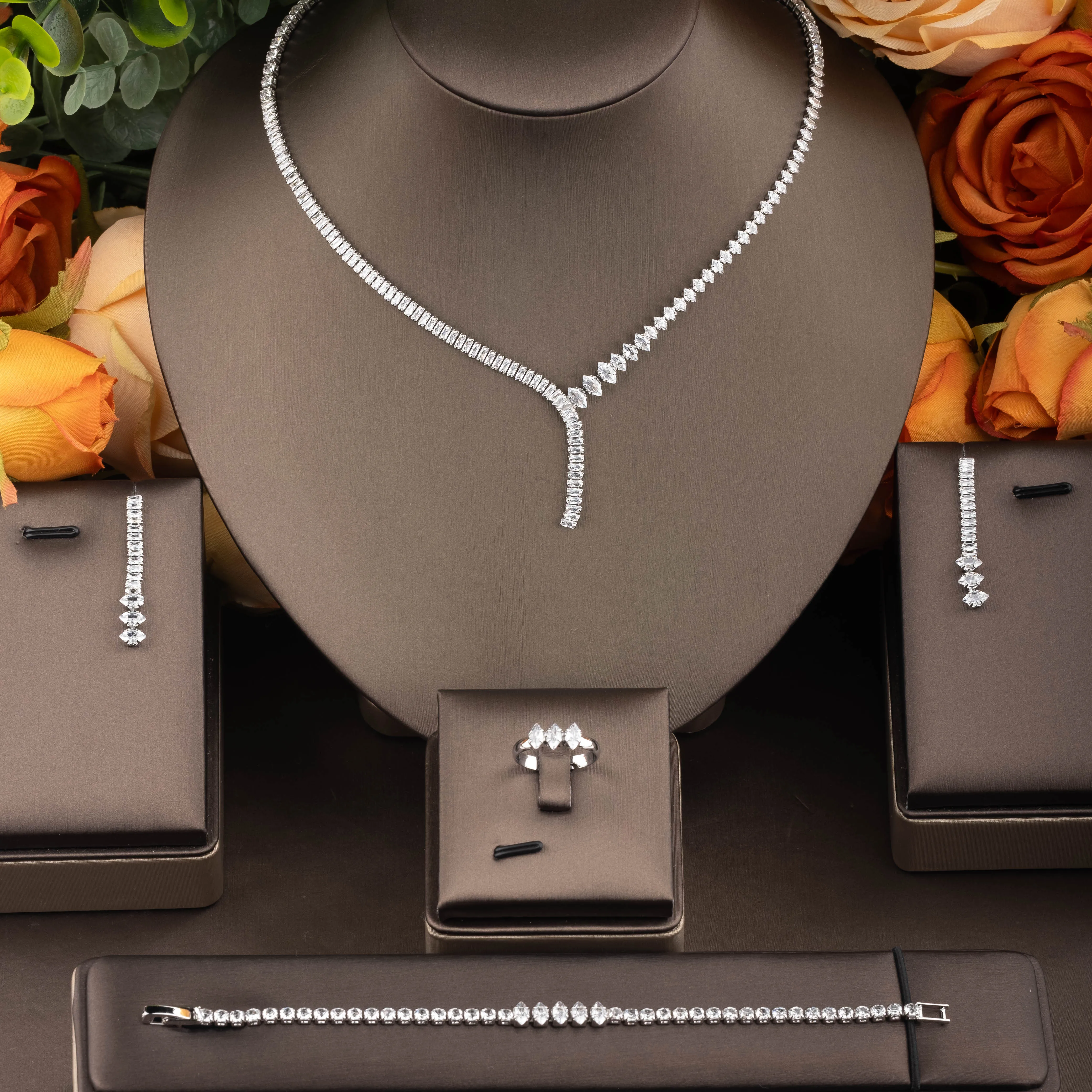 1 Set of Simple Style Jewelry Set with Cubic Zirconia Marquise Pendant Design, Suitable for Women to Wear at Banquets. Gift Box Not Included
1 Set of Simple Style Jewelry Set with Cubic Zirconia Marquise Pendant Design, Suitable for Women to Wear at Banquets. Gift Box Not Included
