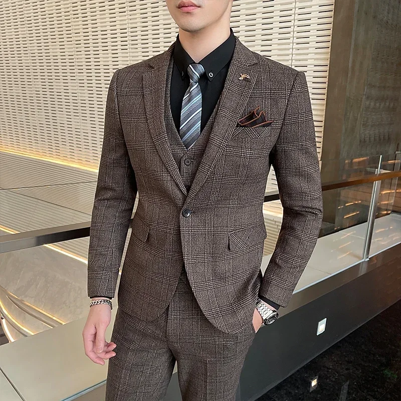 Checkered Suit (Blazer+Vest+Pants) Men's Fashion Hosting Work Business Wedding Casual Linen Art Style Elegant Gentleman's Suit
Checkered Suit (Blazer+Vest+Pants) Men's Fashion Hosting Work Business Wedding Casual Linen Art Style Elegant Gentleman's Suit
