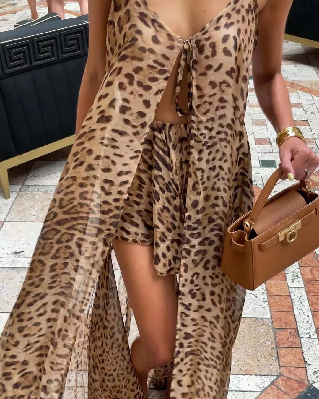 Women's Summer 2026 Beach Vacation Dress Set Chiffon Print Halter Long Dress Loose Leopard Print Shorts Elegant Casual Outfit
Women's Summer 2026 Beach Vacation Dress Set Chiffon Print Halter Long Dress Loose Leopard Print Shorts Elegant Casual Outfit