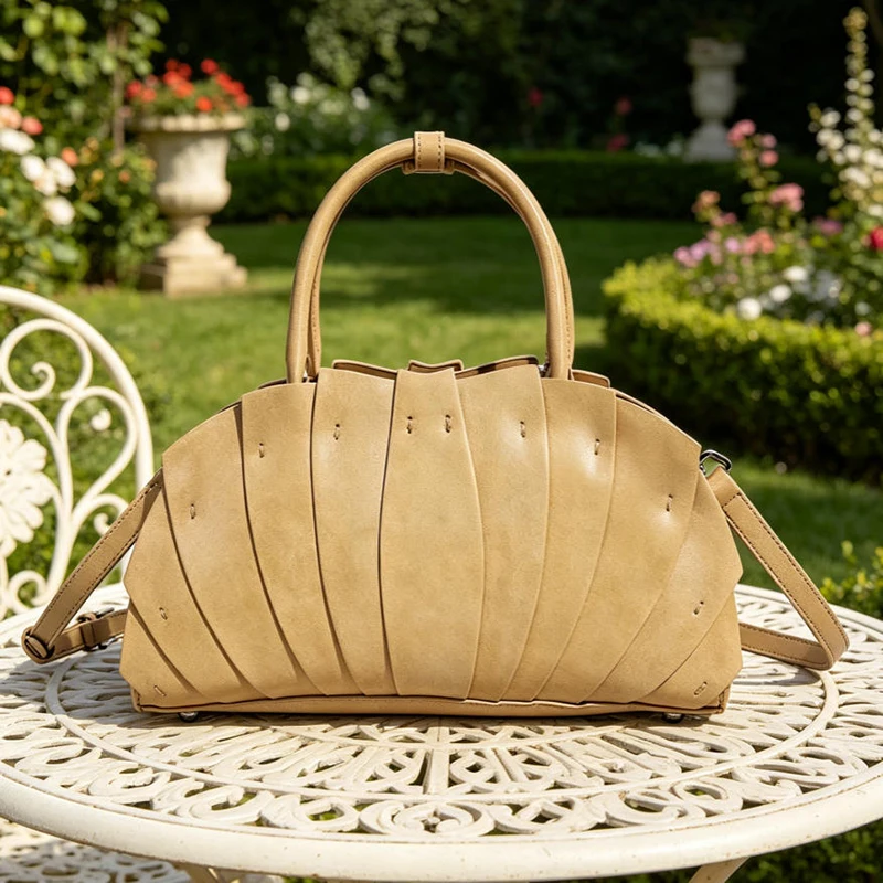Handheld Fan-shaped Pleated Tote Bag Premium Handcrafted Spliced Leather Crossbody Bag Unique Design Daily Commute Shoulder Bag
Handheld Fan-shaped Pleated Tote Bag Premium Handcrafted Spliced Leather Crossbody Bag Unique Design Daily Commute Shoulder Bag