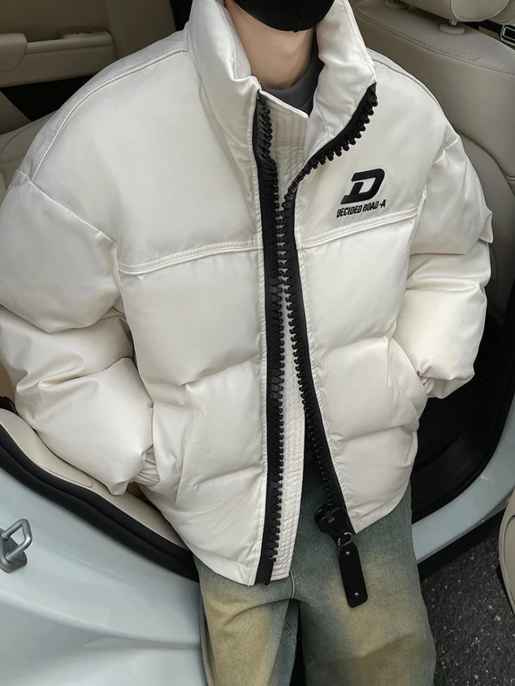 Новое поступление зимы 2025 года, мужское и женское утепленное хлопковое пальто с застежкой-молнией и вышивкой, модная верхняя одежда в американском стиле
Новое поступление зимы 2025 года, мужское и женское утепленное хлопковое пальто с застежкой-молнией и вышивкой, модная верхняя одежда в американском стиле