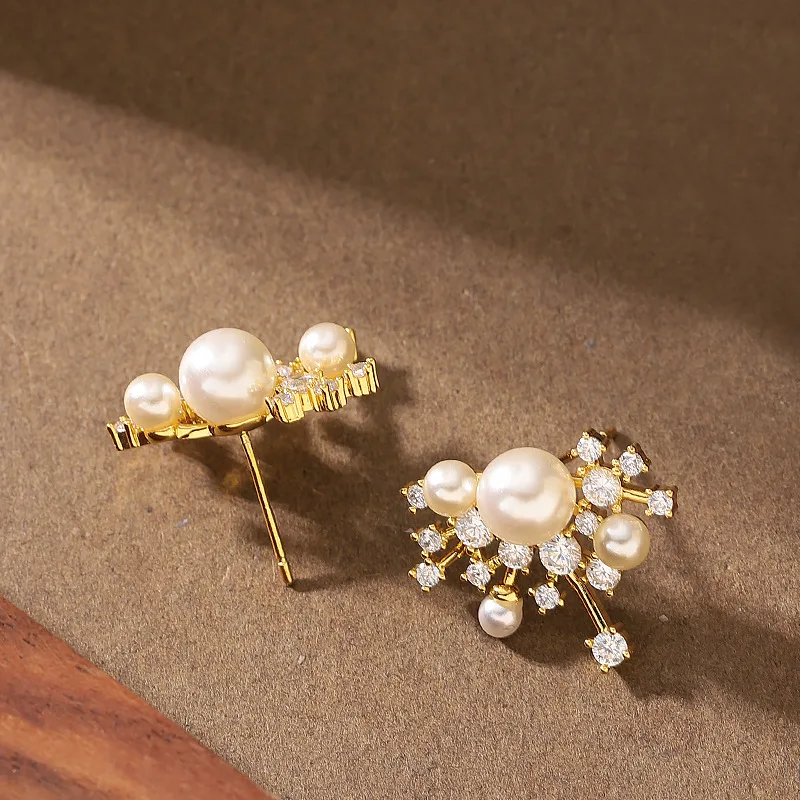 Fashionable and exquisite ultra-flash zircon dazzling nebula pearl earrings niche temperament design earrings for women
Fashionable and exquisite ultra-flash zircon dazzling nebula pearl earrings niche temperament design earrings for women