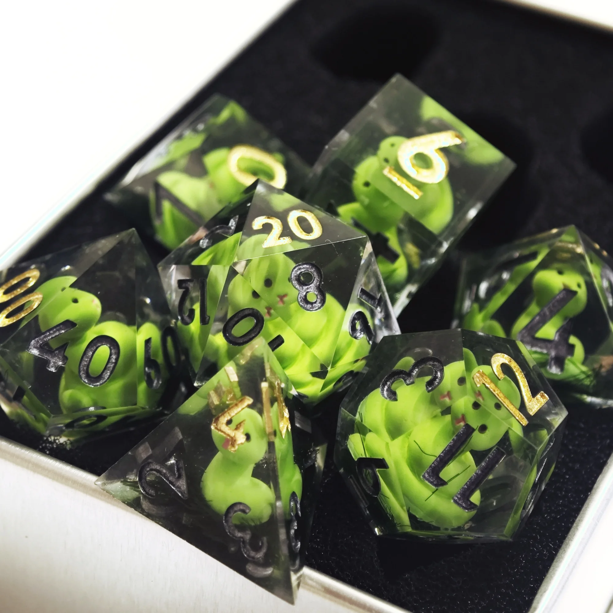 MINI PLANET на заказ, оптовая продажа, набор кубиков Snake DnD, набор кубиков ручной работы из смолы для подземелий и драконов, настольные игры, многогранные игральные кости D6 D20
MINI PLANET на заказ, оптовая продажа, набор кубиков Snake DnD, набор кубиков ручной работы из смолы для подземелий и драконов, настольные игры, многогранные игральные кости D6 D20