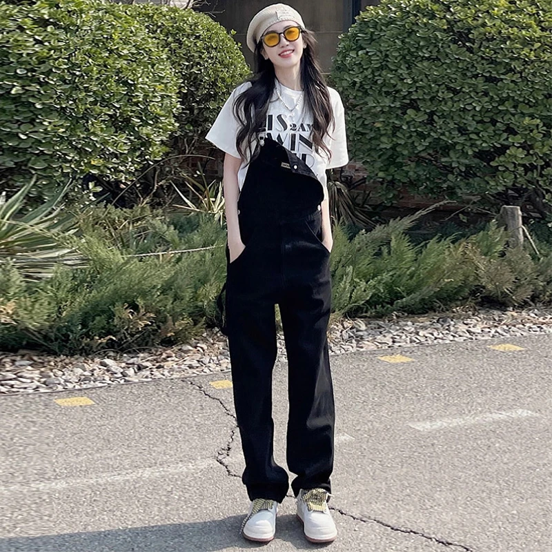 Vintage Denim Overalls Women plus Size Autumn Winter High Waist Button up Long Pants Stylish Ageless Design for Younger Looking
Vintage Denim Overalls Women plus Size Autumn Winter High Waist Button up Long Pants Stylish Ageless Design for Younger Looking