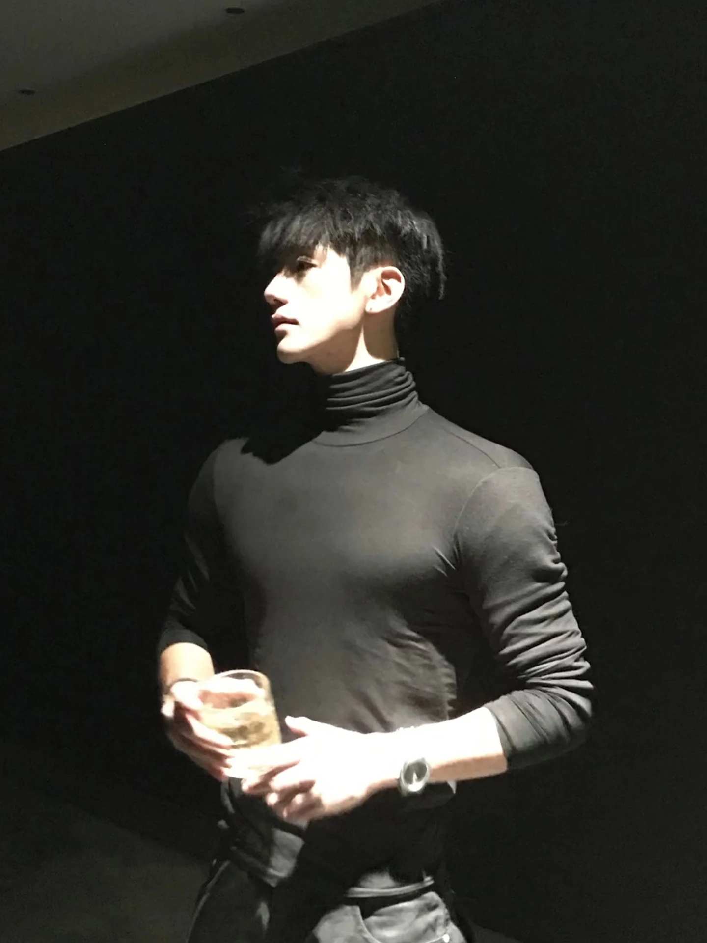 Теплый трикотаж с высоким воротником на подкладке для мужчин, осень-зима, облегающий базовый слой, цветной воротник
Теплый трикотаж с высоким воротником на подкладке для мужчин, осень-зима, облегающий базовый слой, цветной воротник