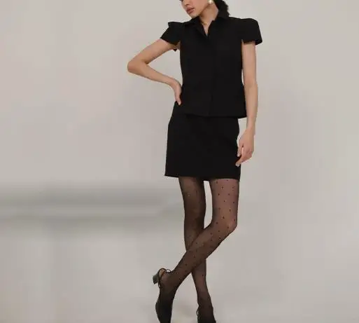 Solid Color Collared Waist Cinched Short Sleeved Shirt and High Waisted Straight Tube Skirt Set for Summer Women's Commuting Set
Solid Color Collared Waist Cinched Short Sleeved Shirt and High Waisted Straight Tube Skirt Set for Summer Women's Commuting Set