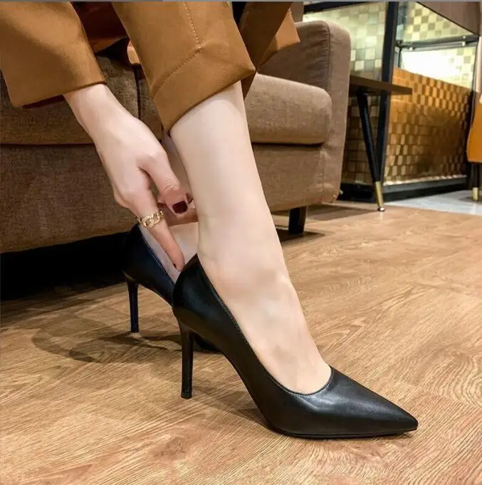 New BlackSexy Soft leather high heels spring Classic heels women with thin heels work shoes professional single shoes Large size
New BlackSexy Soft leather high heels spring Classic heels women with thin heels work shoes professional single shoes Large size