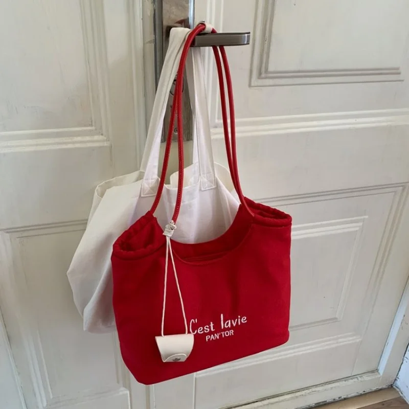 Fashionable Commuter Bag For Ladies With Laptop Compartment For Work And School Travel Needs
Fashionable Commuter Bag For Ladies With Laptop Compartment For Work And School Travel Needs