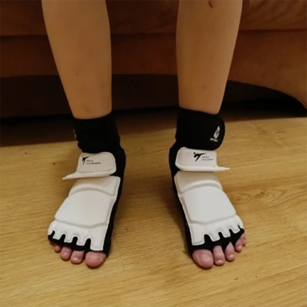 New WT Taekwondo PU Leather Foot Gloves Sparring Karate Ankle Protector Guard Gear Boxing Martial Arts Foot Guard Sock Adult Kid
New WT Taekwondo PU Leather Foot Gloves Sparring Karate Ankle Protector Guard Gear Boxing Martial Arts Foot Guard Sock Adult Kid