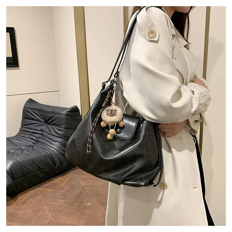 Женская сумка через плечо, многофункциональная сумка большой вместимости, новинка осени/зимы 2025, рюкзак для пригородного дизайна, нишевая большая сумка
Женская сумка через плечо, многофункциональная сумка большой вместимости, новинка осени/зимы 2025, рюкзак для пригородного дизайна, нишевая большая сумка