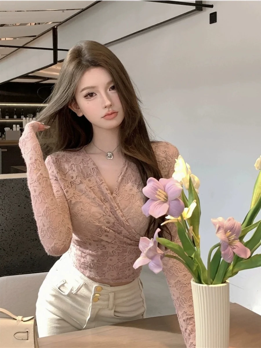 Ele Sexy Pure Desire V-ne Slim Fit Топ Женская модная кружевная блузка осень-зима полупрозрачная универсальная блузка базового слоя
Ele Sexy Pure Desire V-ne Slim Fit Топ Женская модная кружевная блузка осень-зима полупрозрачная универсальная блузка базового слоя