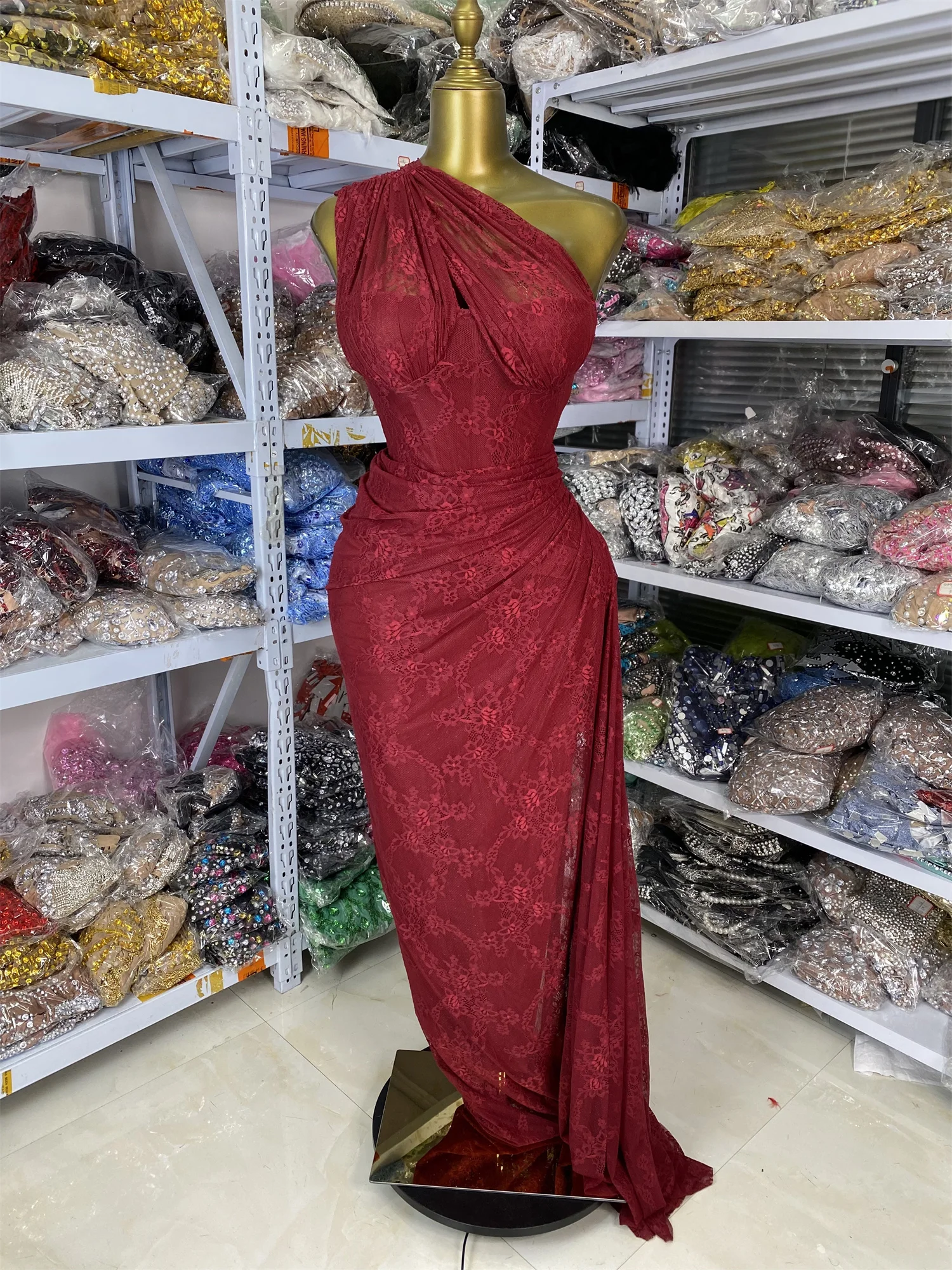 Factory Wholesale Women Luxury Burgundy Lace Embroidery Maxi Long Dress Elegant One Shoulder Patch Design Formal Party Dresses
Factory Wholesale Women Luxury Burgundy Lace Embroidery Maxi Long Dress Elegant One Shoulder Patch Design Formal Party Dresses